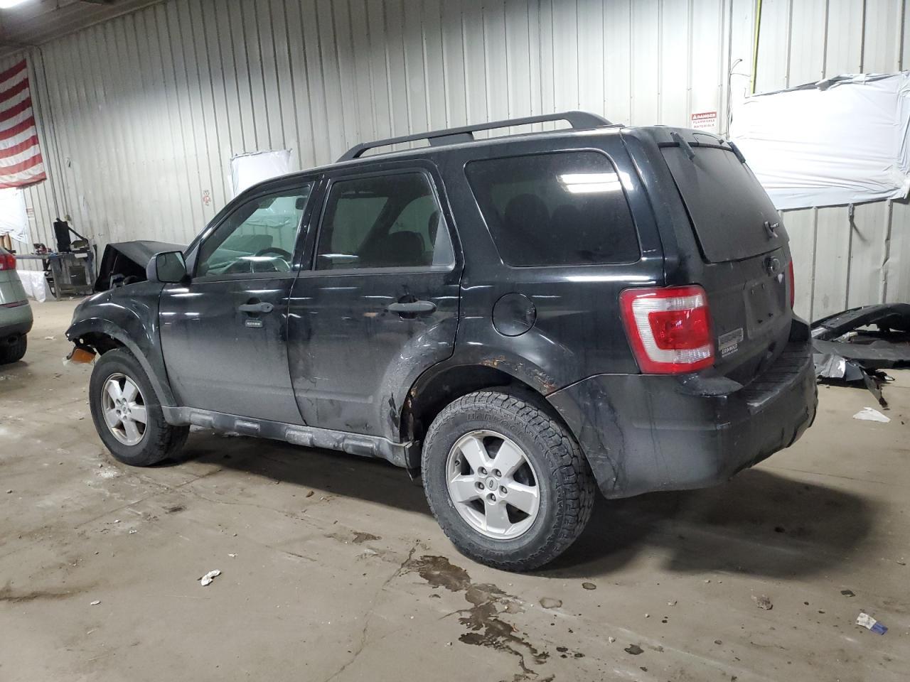 2010 FORD ESCAPE XLT - Image 2