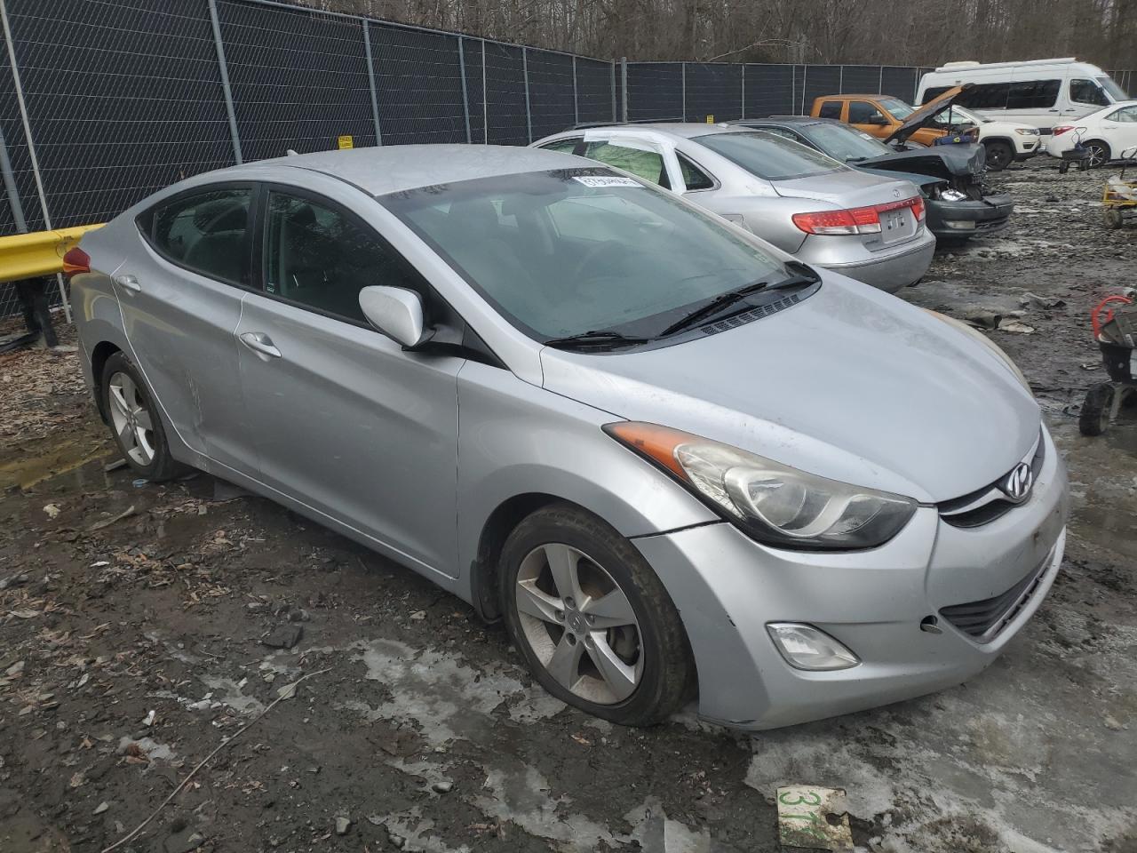 2013 HYUNDAI ELANTRA GL - Image 4