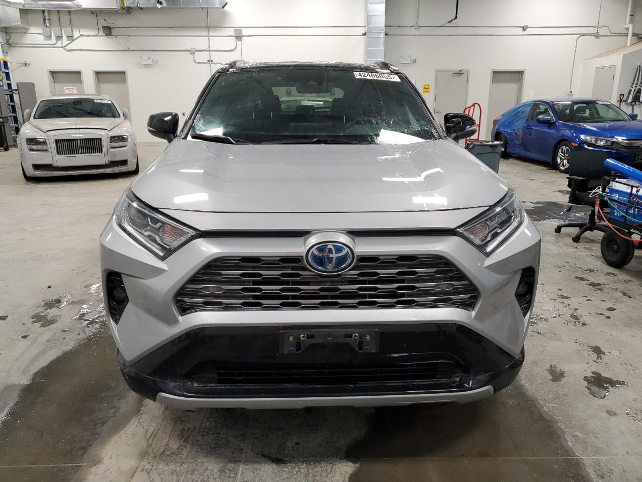 2020 TOYOTA RAV4 XLE - Фото 5