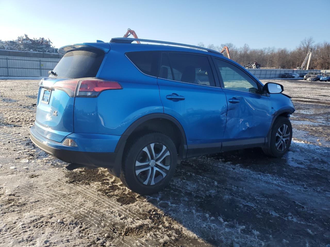 2018 TOYOTA RAV4 LE - Фото 3