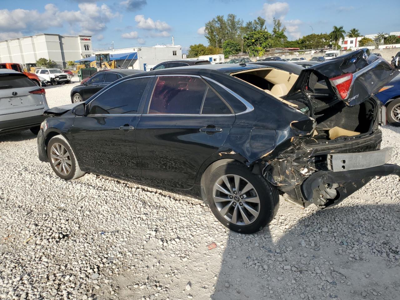 2016 TOYOTA CAMRY LE - Фото 2