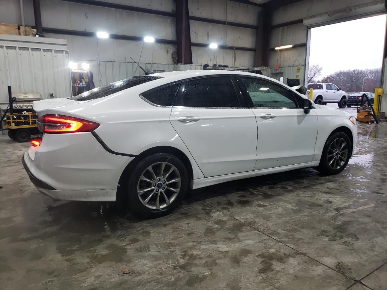 2017 FORD FUSION SE - Фото 3
