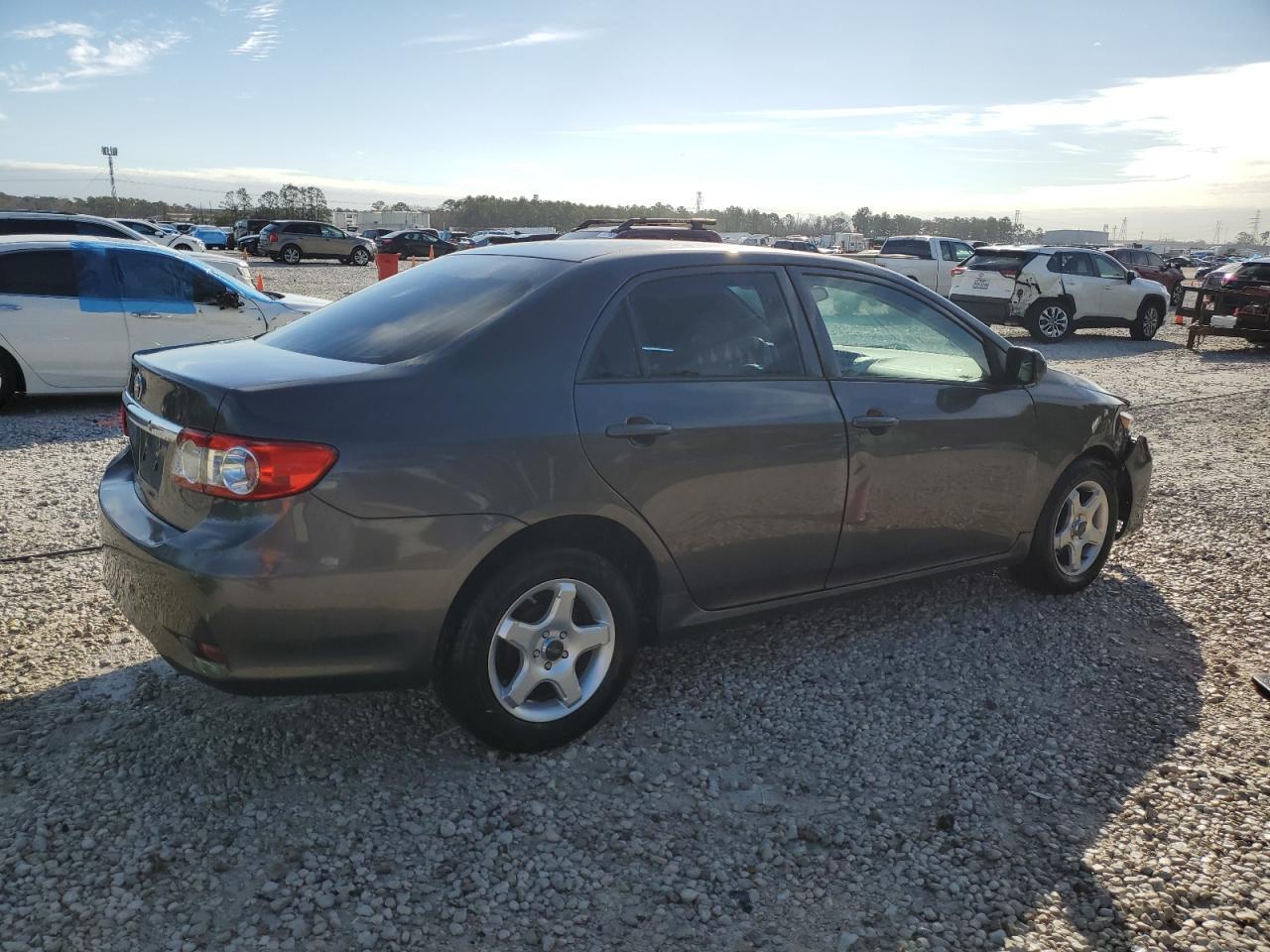 2013 TOYOTA COROLLA BA - Фото 3