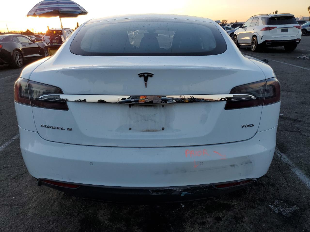 2015 TESLA MODEL S - Image 6