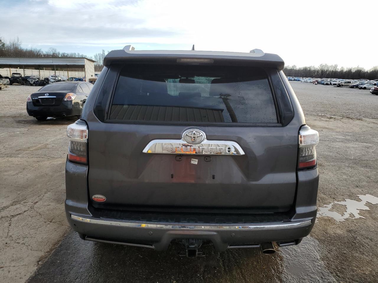 2017 TOYOTA 4RUNNER SR - Фото 6