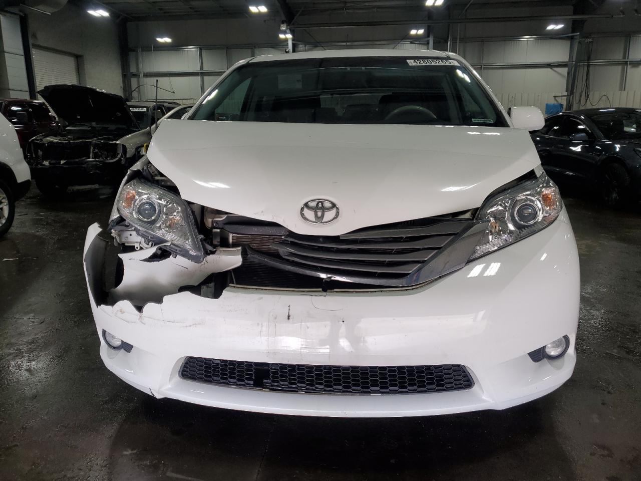 2013 TOYOTA SIENNA XLE - Фото 5
