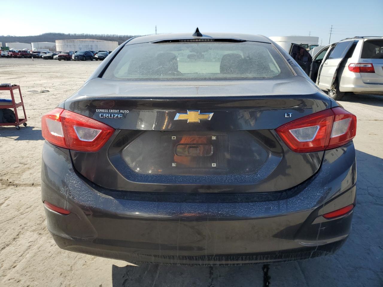 2017 CHEVROLET CRUZE LT - Image 6