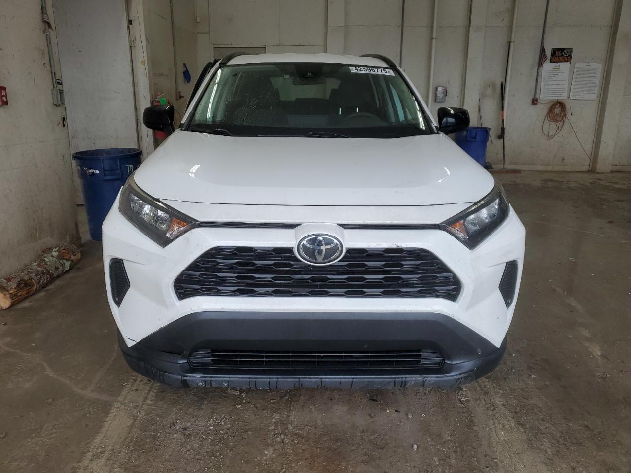 2021 TOYOTA RAV4 LE - Фото 5
