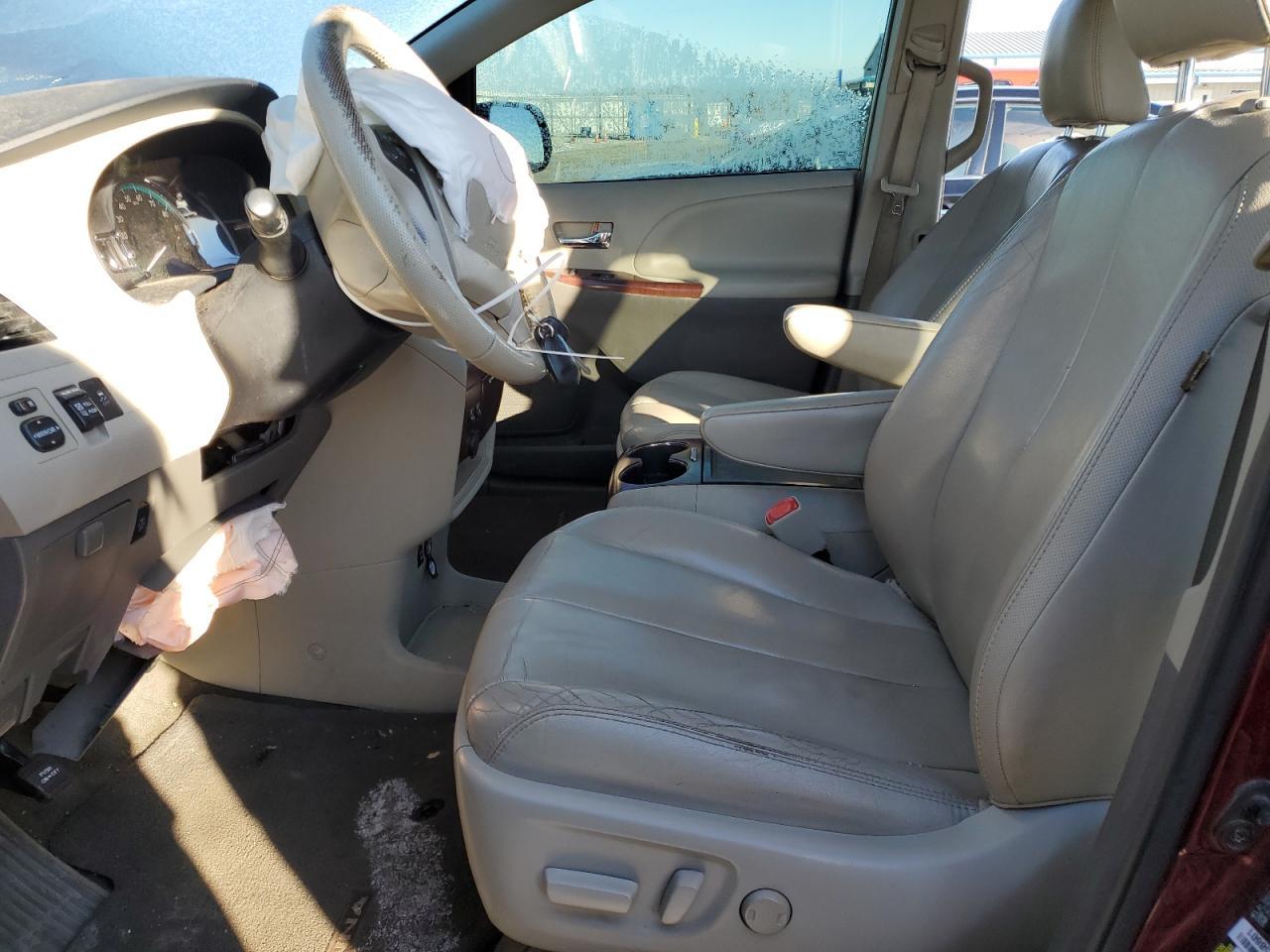 2013 TOYOTA SIENNA XLE - Фото 7