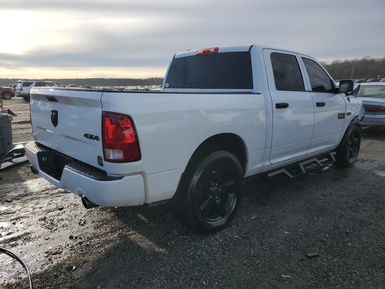 2017 RAM 1500 ST - Фото 3