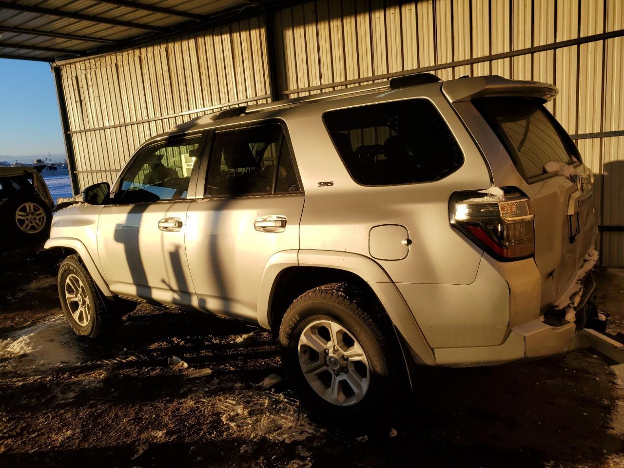 2022 TOYOTA 4RUNNER SR - Image 2