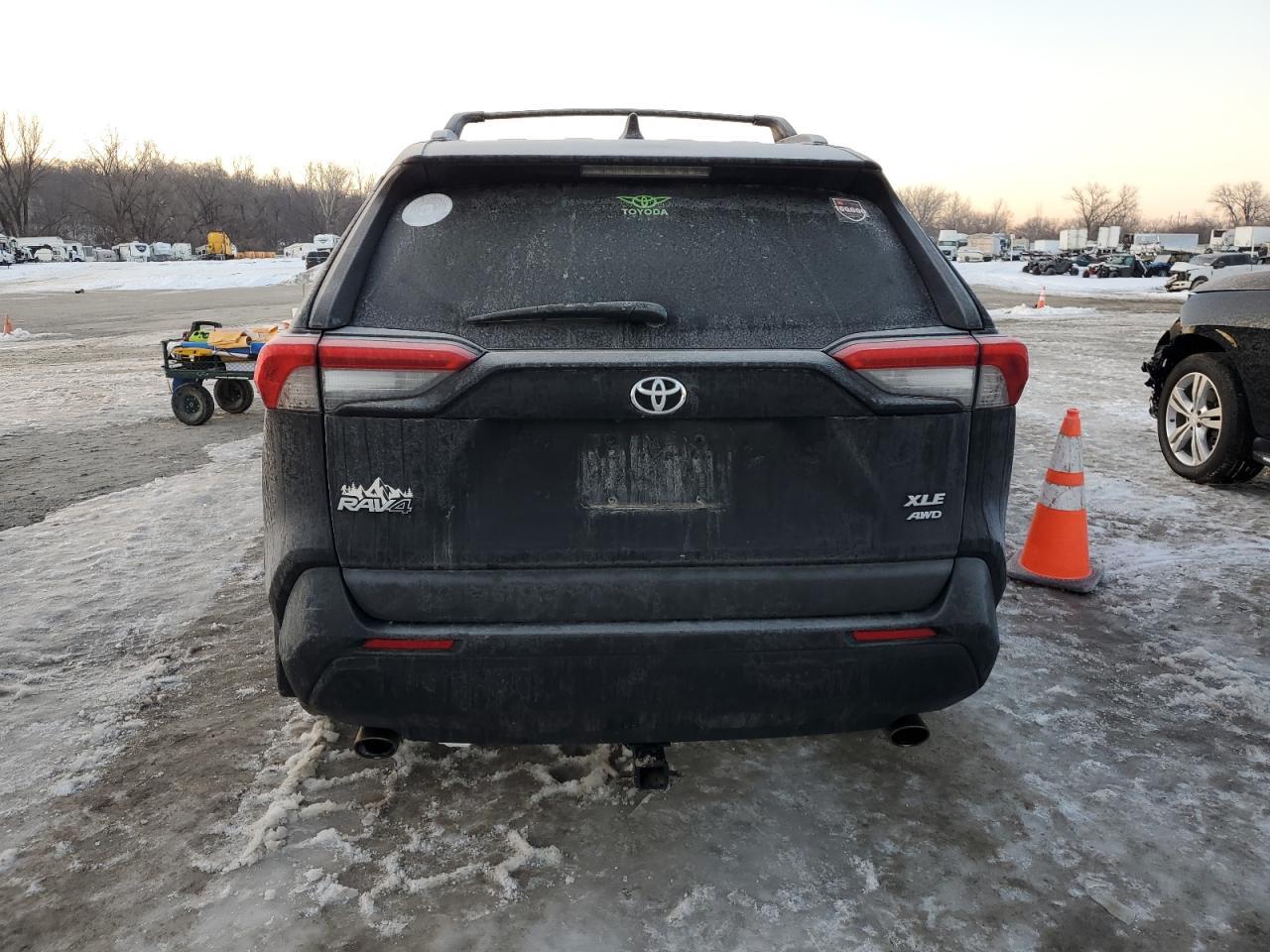 2020 TOYOTA RAV4 XLE - Фото 6