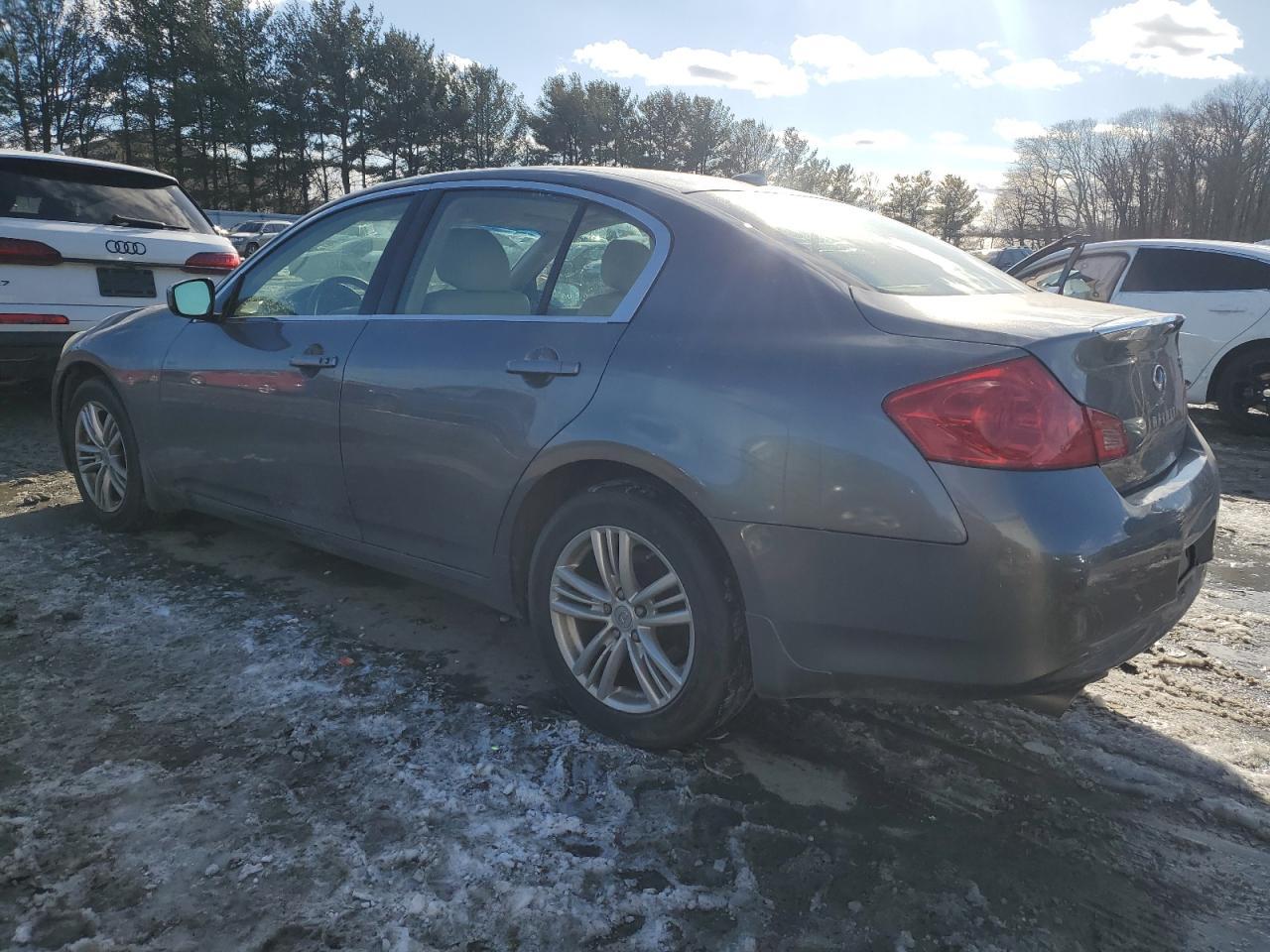 2011 INFINITI G37 - Image 2