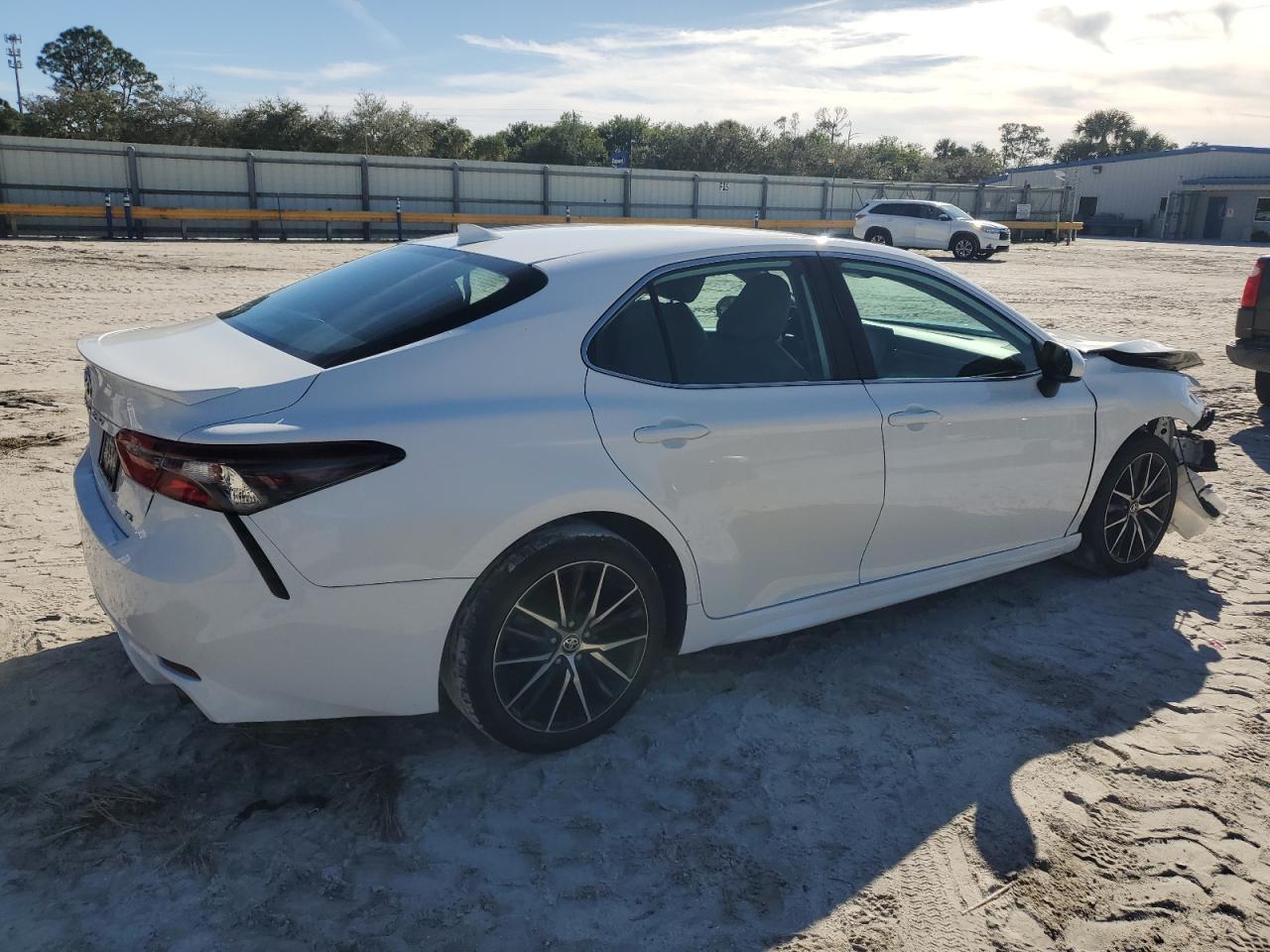 2021 TOYOTA CAMRY SE - Image 3