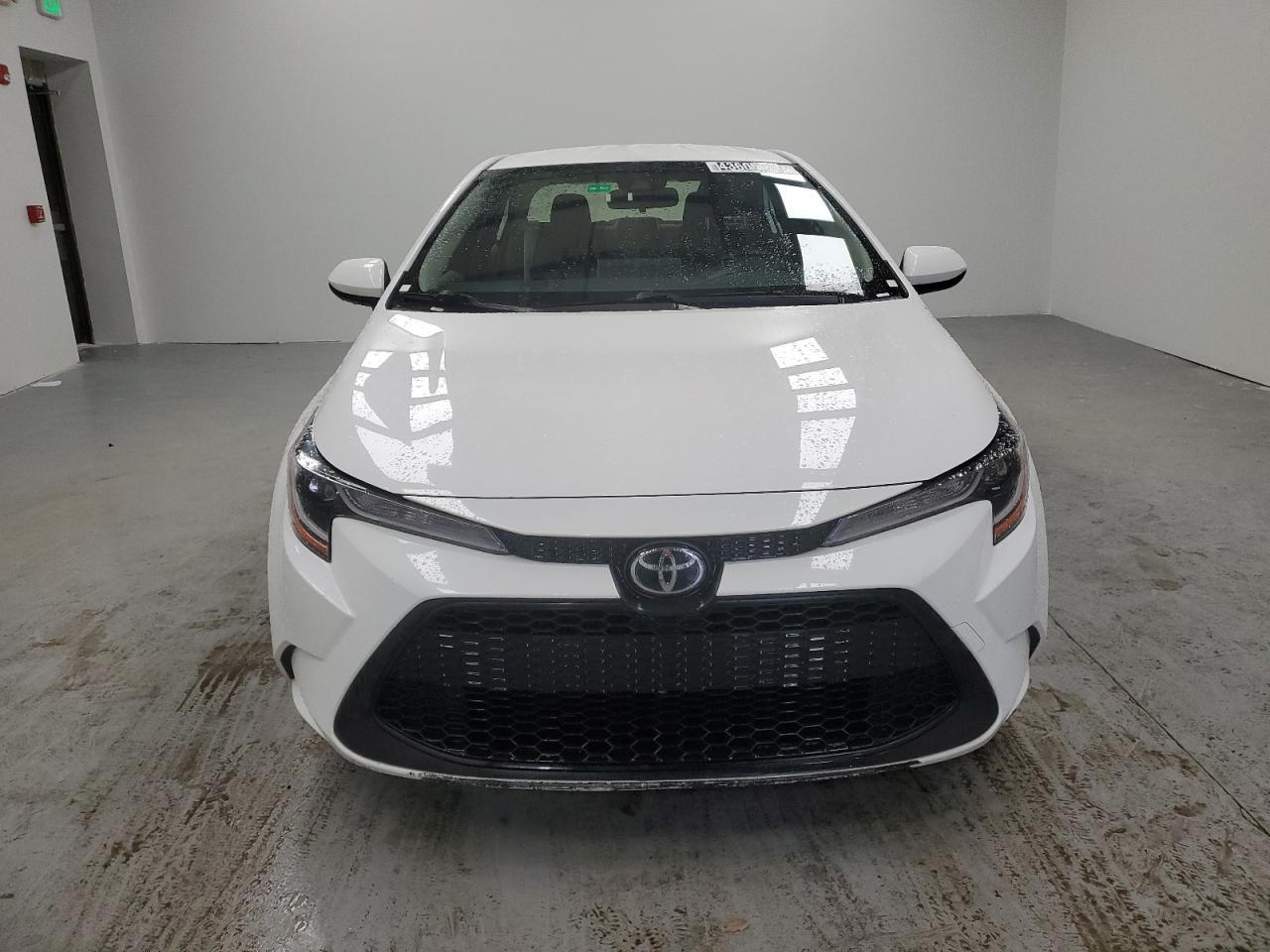 2021 TOYOTA COROLLA LE - Фото 5