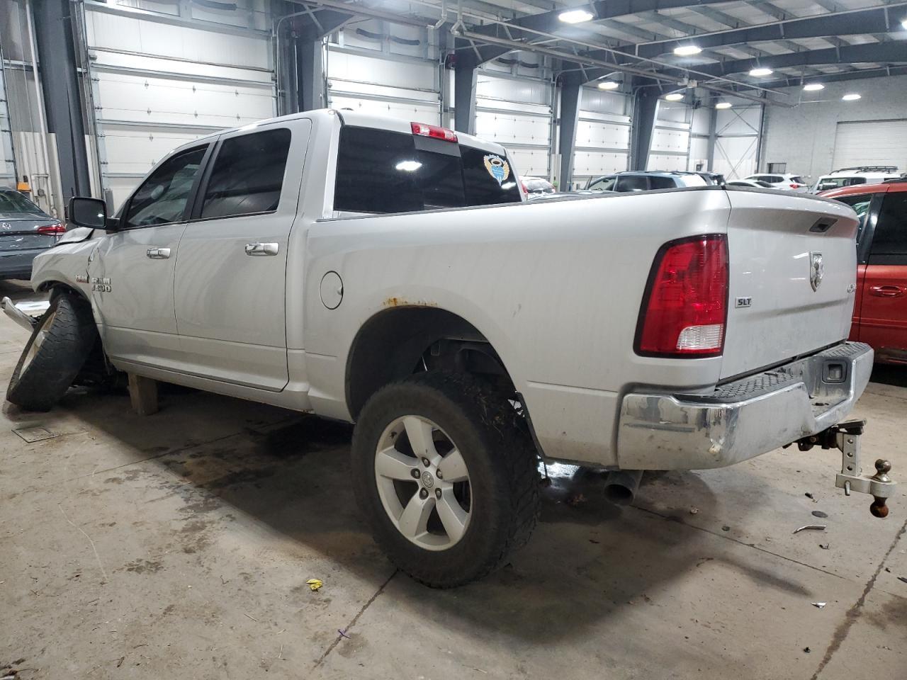 2017 RAM 1500 SLT - Фото 2