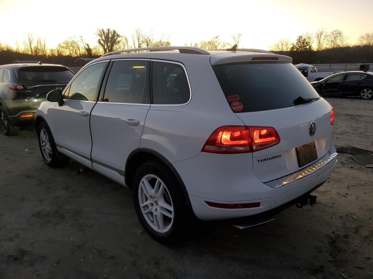 2013 VOLKSWAGEN TOUAREG V6 - Image 2