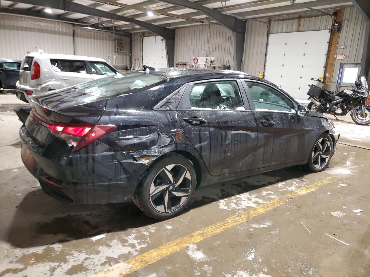2023 HYUNDAI ELANTRA SE - Фото 3