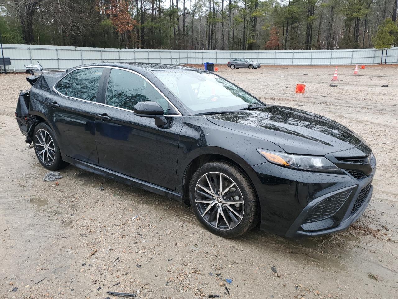 2021 TOYOTA CAMRY SE - Фото 4