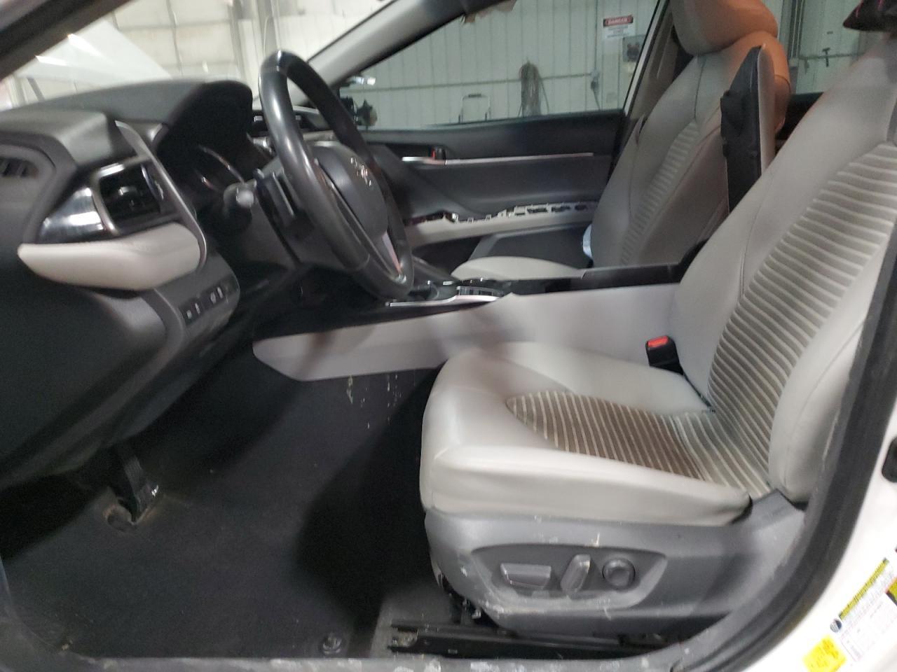 2020 TOYOTA CAMRY SE - Фото 7