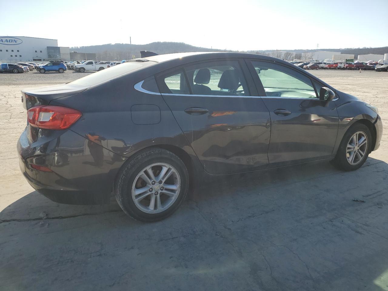 2017 CHEVROLET CRUZE LT - Image 3