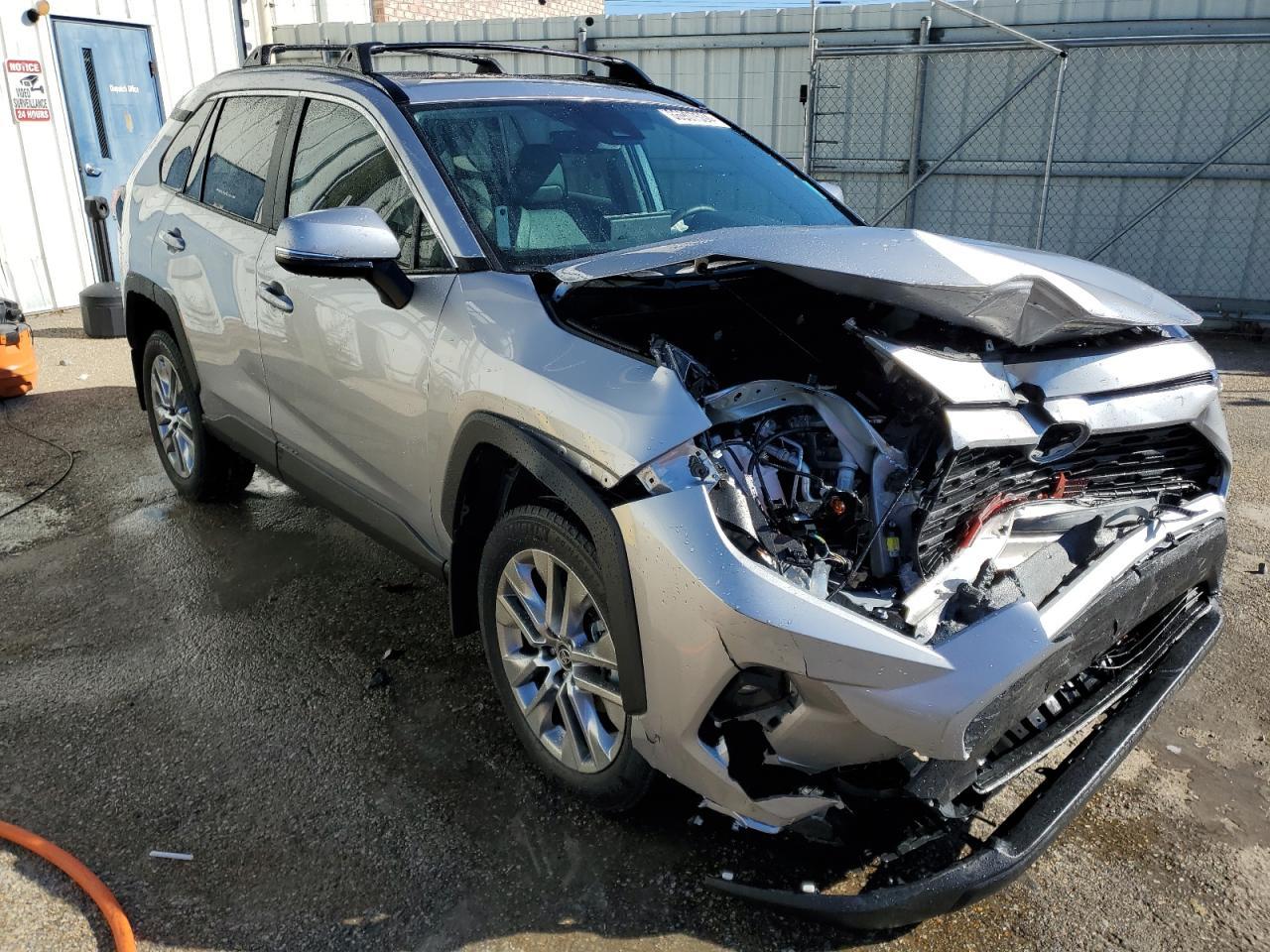2024 TOYOTA RAV4 XLE P - Фото 4