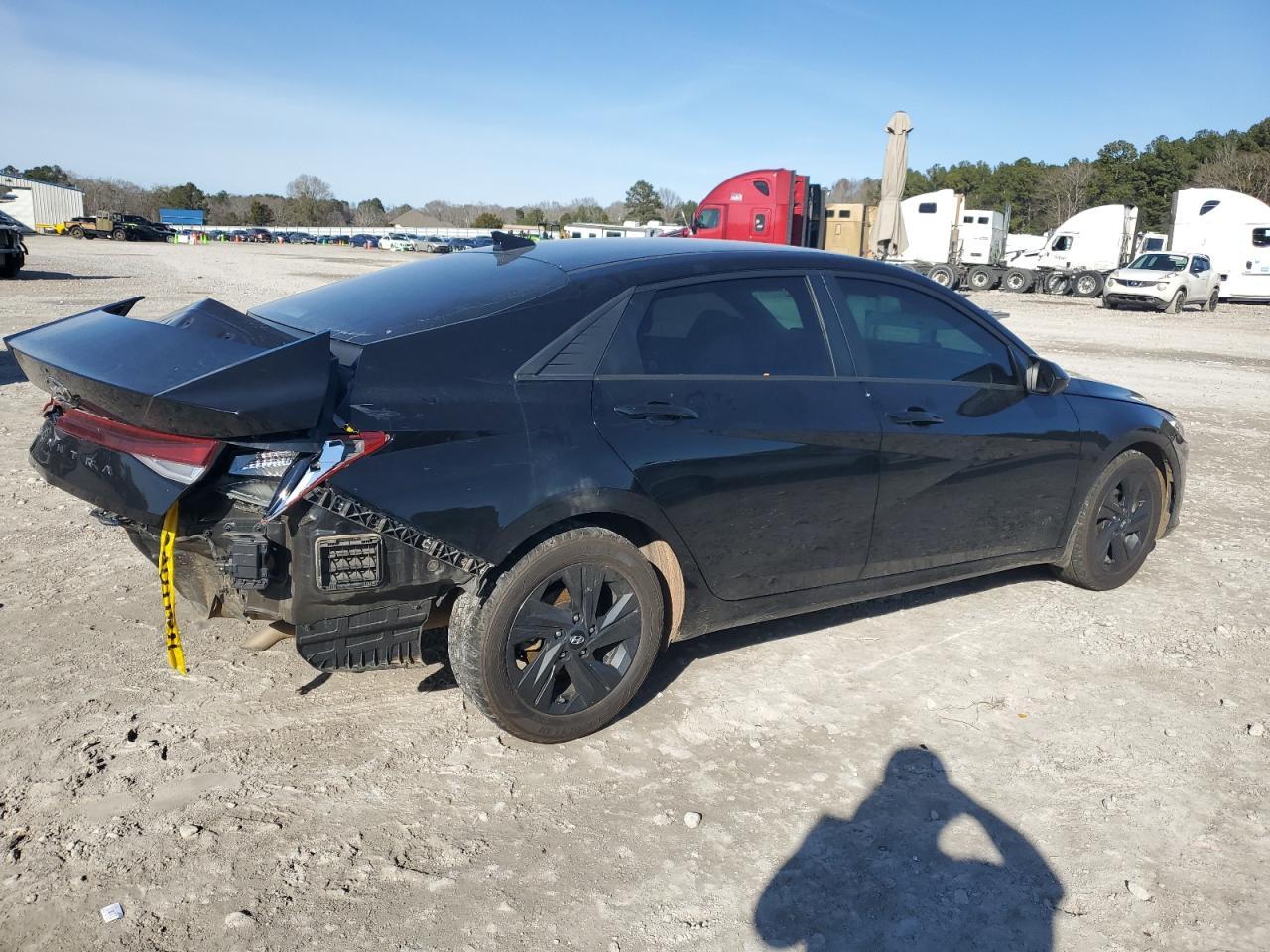 2022 HYUNDAI ELANTRA SE - Image 3