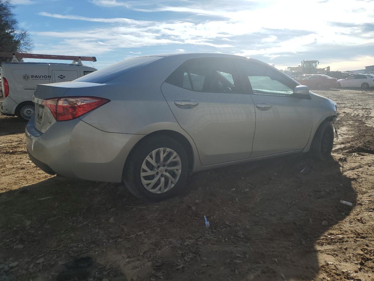 2018 TOYOTA COROLLA L - Image 3