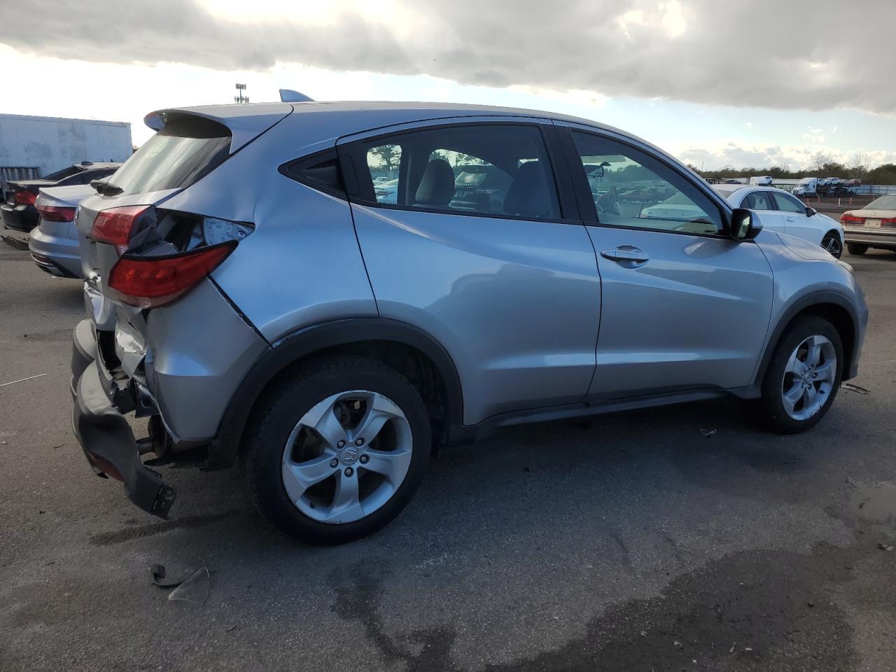 2018 HONDA HR-V LX - Image 3