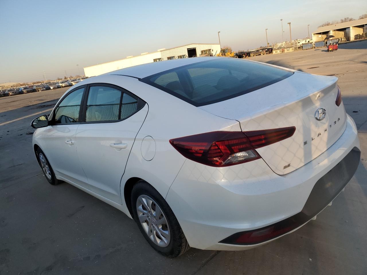 2019 HYUNDAI ELANTRA SE - Фото 2