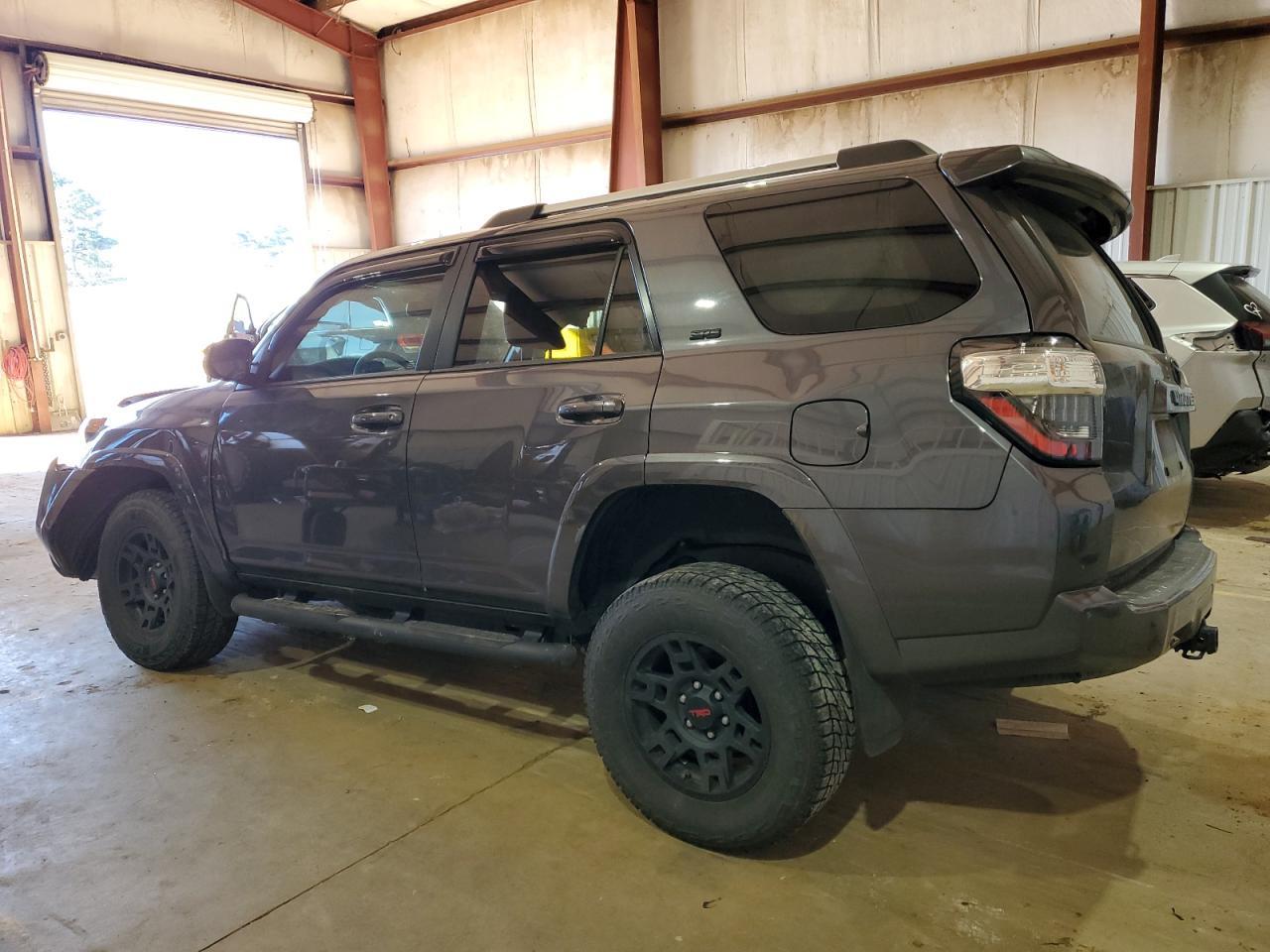 2020 TOYOTA 4RUNNER SR - Image 2