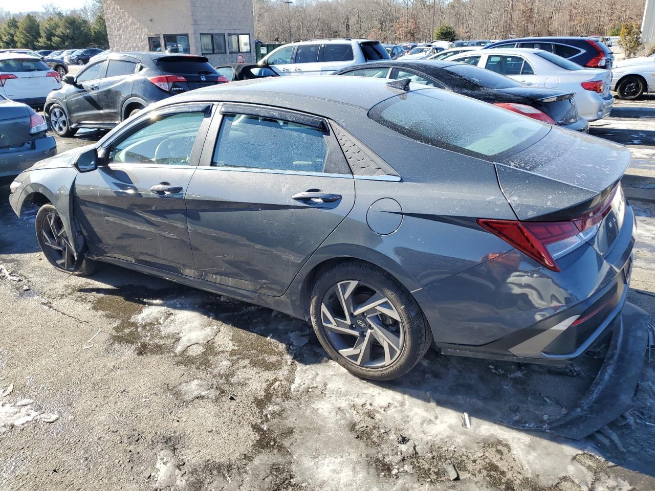 2024 HYUNDAI ELANTRA SE - Фото 2