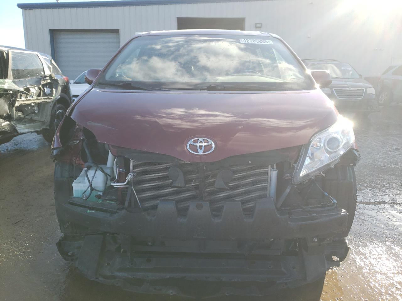 2015 TOYOTA SIENNA XLE - Фото 5