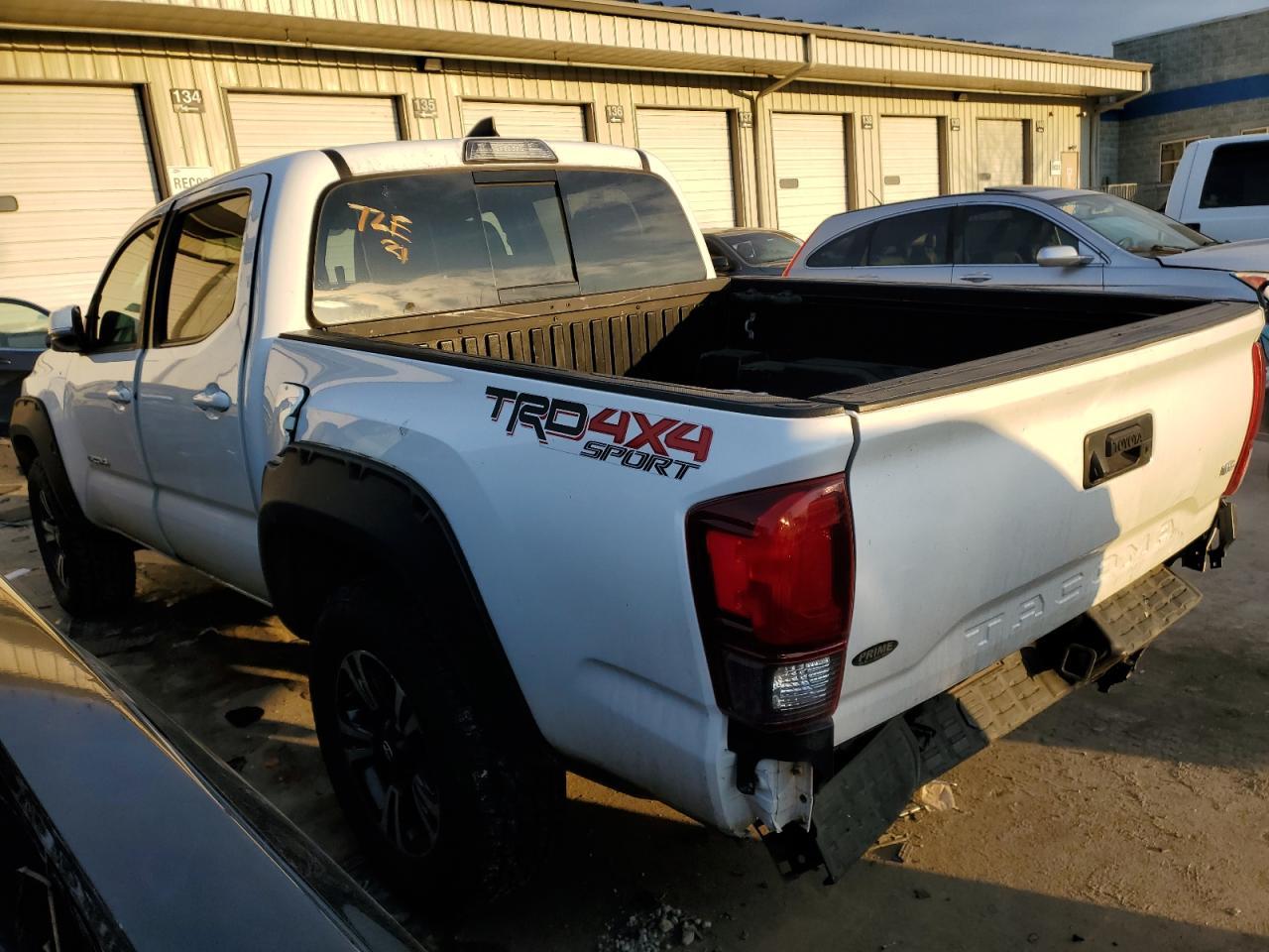 2019 TOYOTA TACOMA DOU - Фото 2