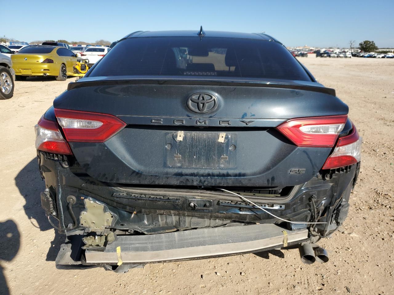 2020 TOYOTA CAMRY SE - Фото 6