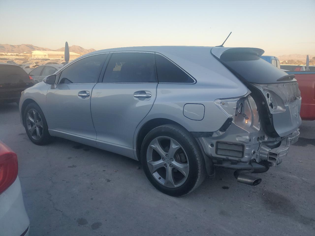 2013 TOYOTA VENZA LE - Фото 2
