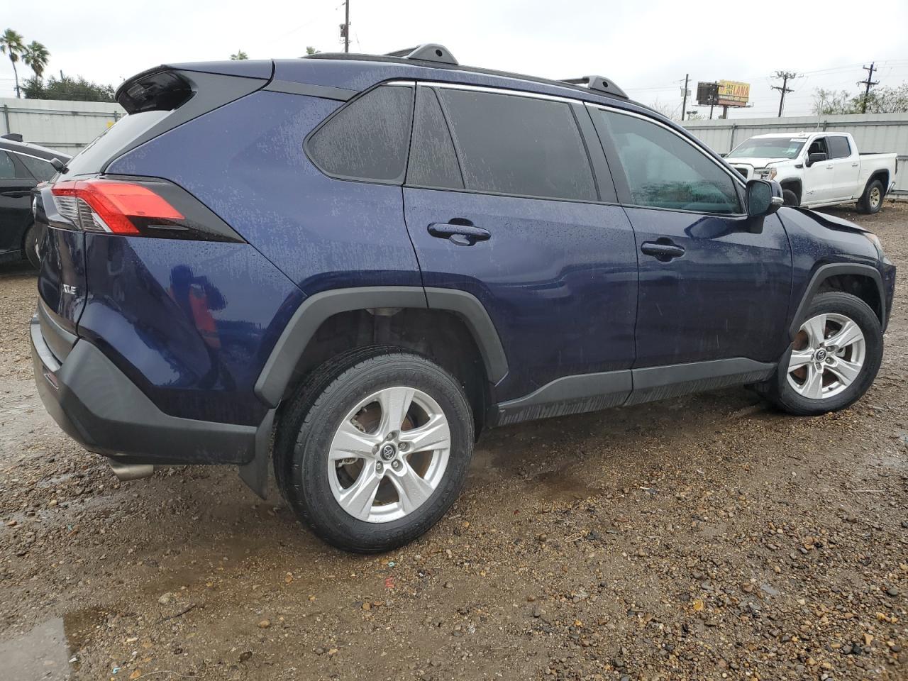 2020 TOYOTA RAV4 XLE - Image 3
