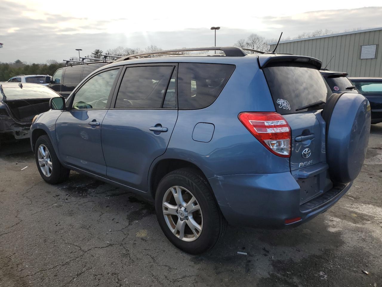 2011 TOYOTA RAV4 - Фото 2