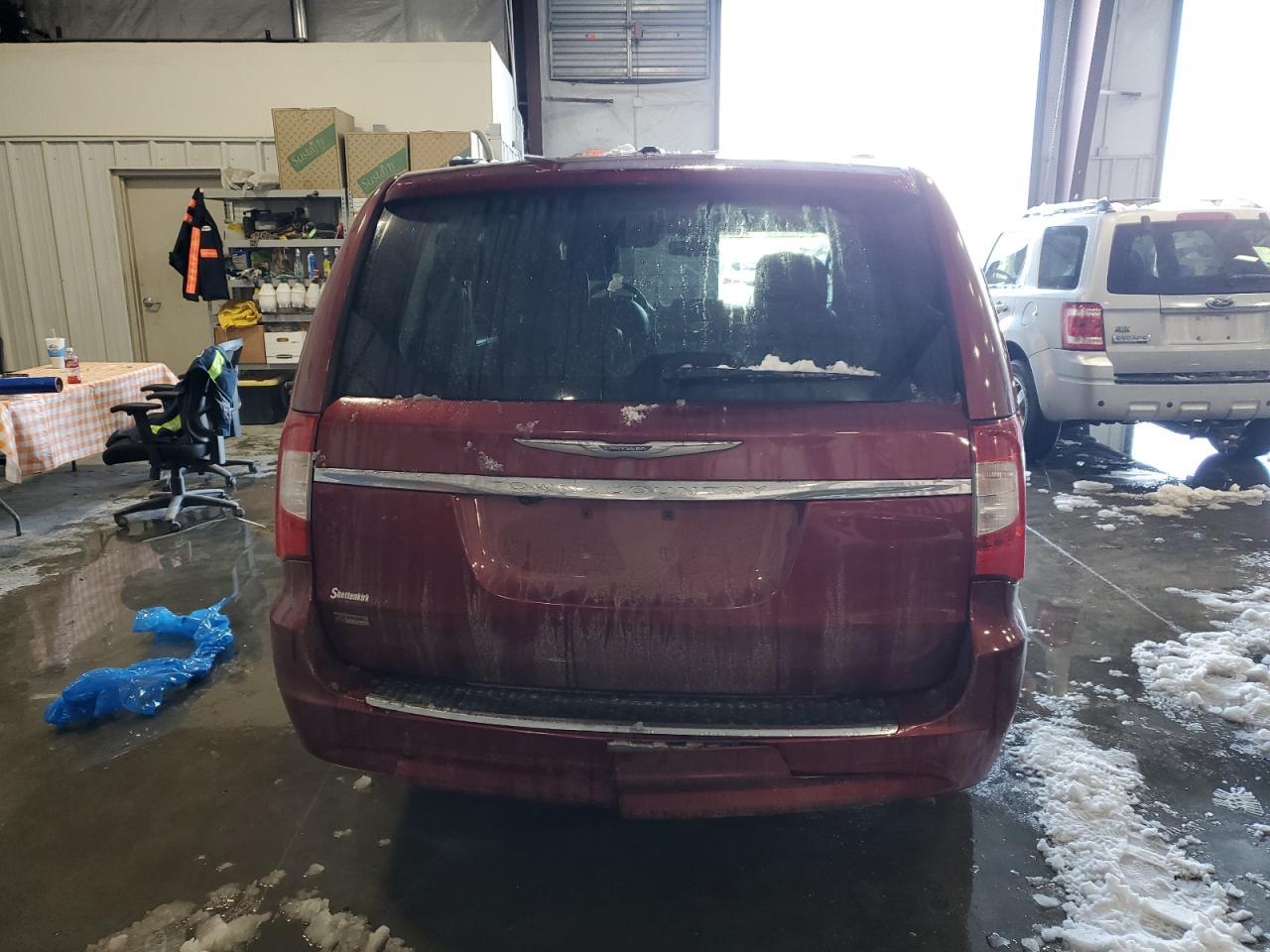 2014 CHRYSLER TOWN & COU - Image 6