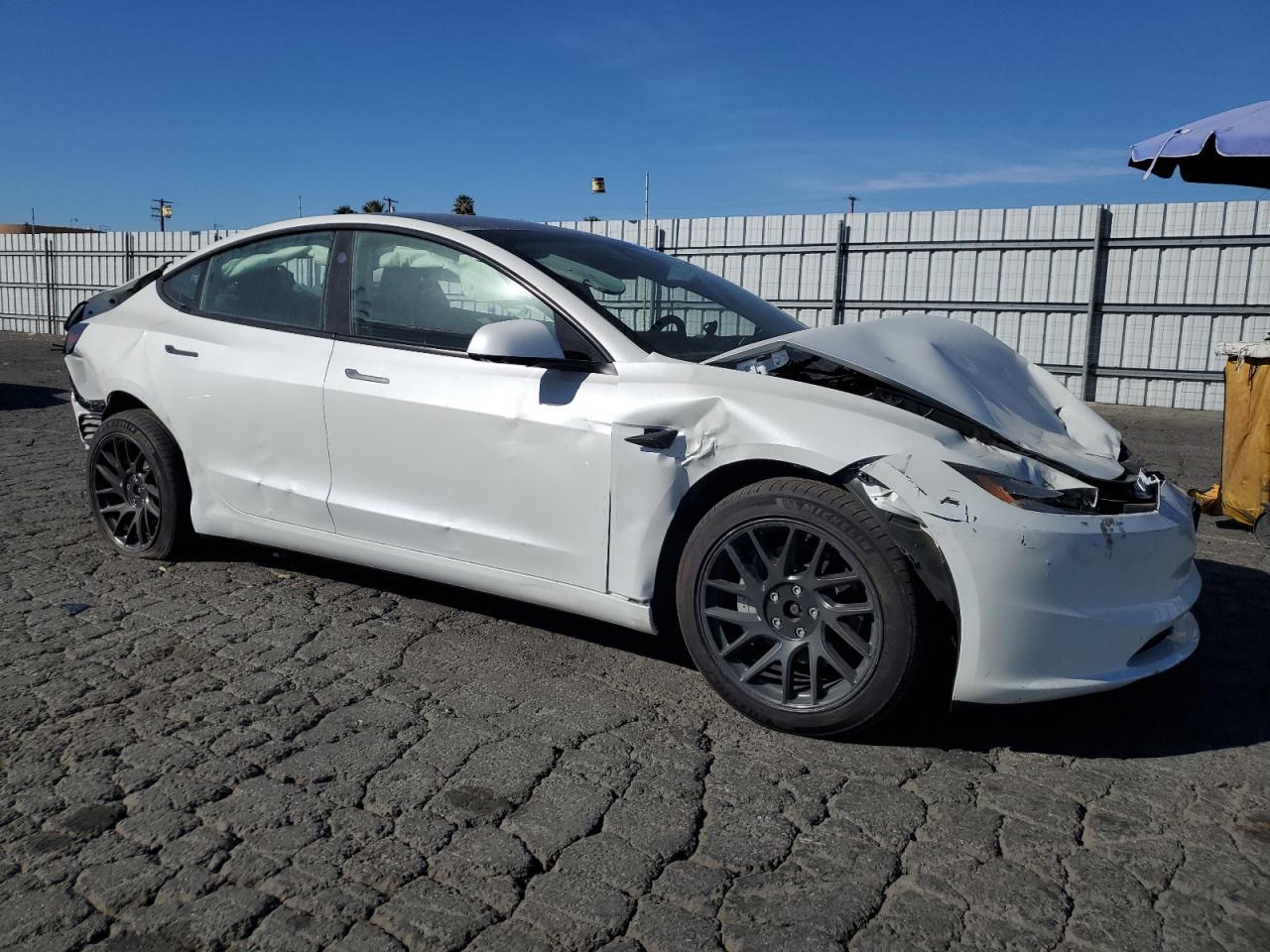 2024 TESLA MODEL 3 - Фото 4