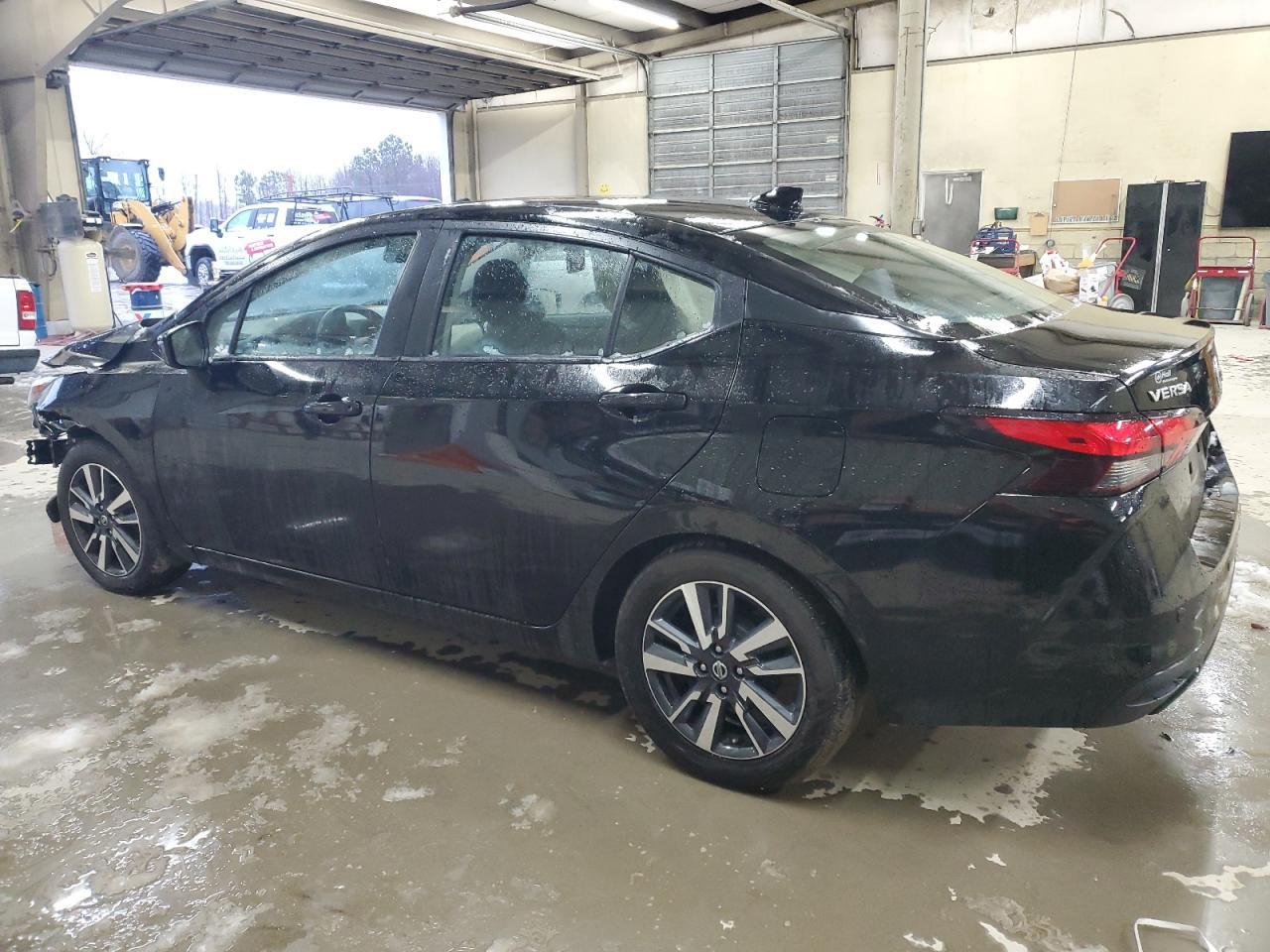 2021 NISSAN VERSA SV - Фото 2