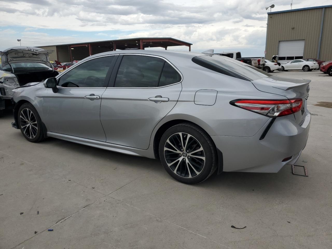 2019 TOYOTA CAMRY L - Фото 2