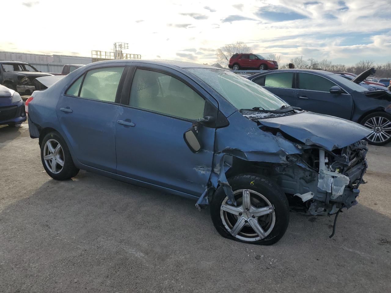 2011 TOYOTA YARIS - Фото 4