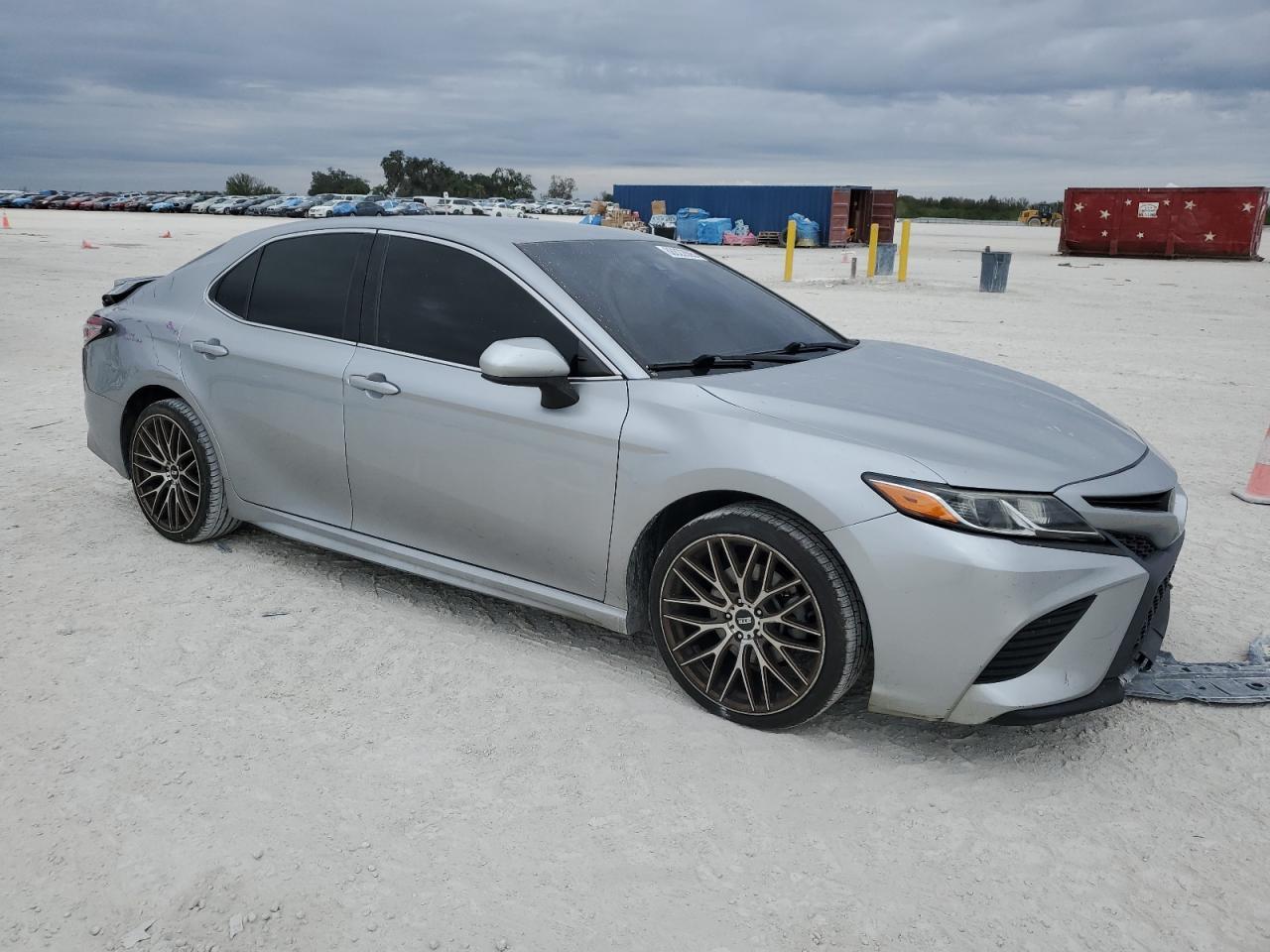 2020 TOYOTA CAMRY SE - Фото 4