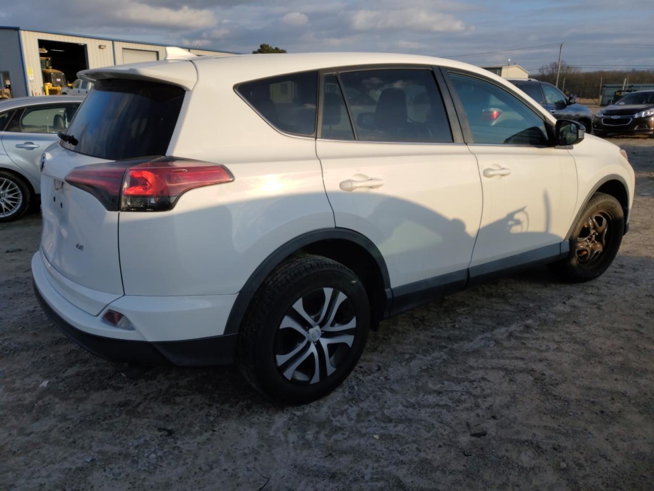 2018 TOYOTA RAV4 LE - Image 3