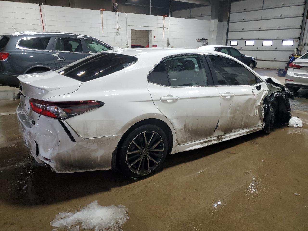 2021 TOYOTA CAMRY SE - Фото 3