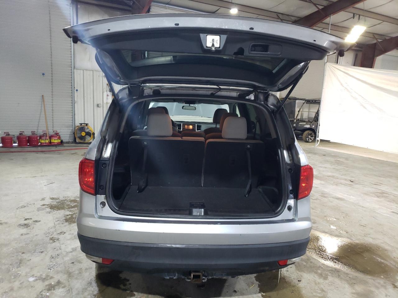 2017 HONDA PILOT LX - Image 6