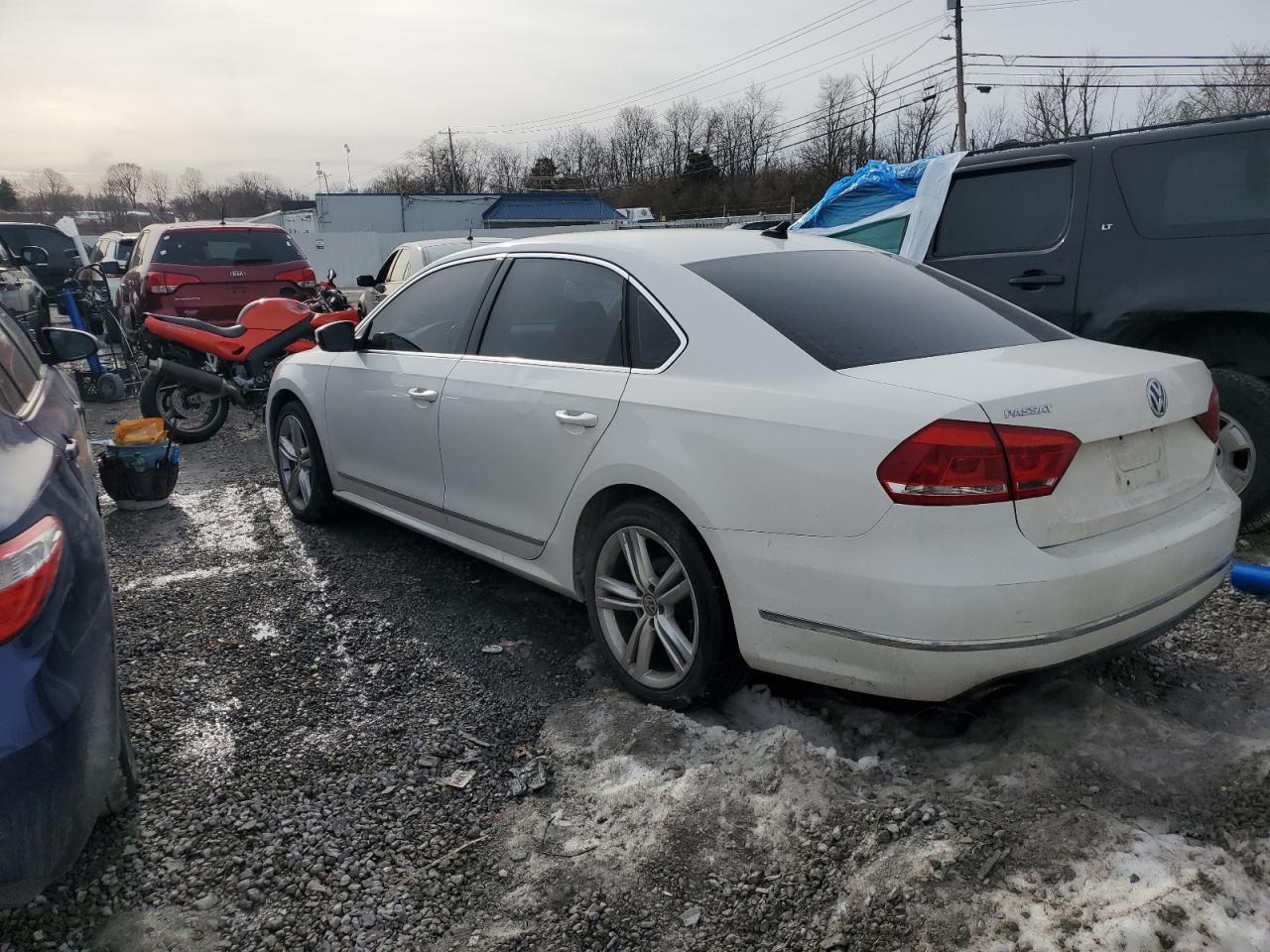 2015 VOLKSWAGEN PASSAT SE - Фото 2