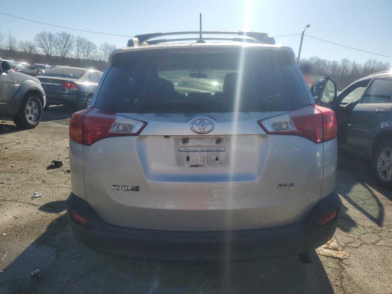 2015 TOYOTA RAV4 XLE - Фото 6