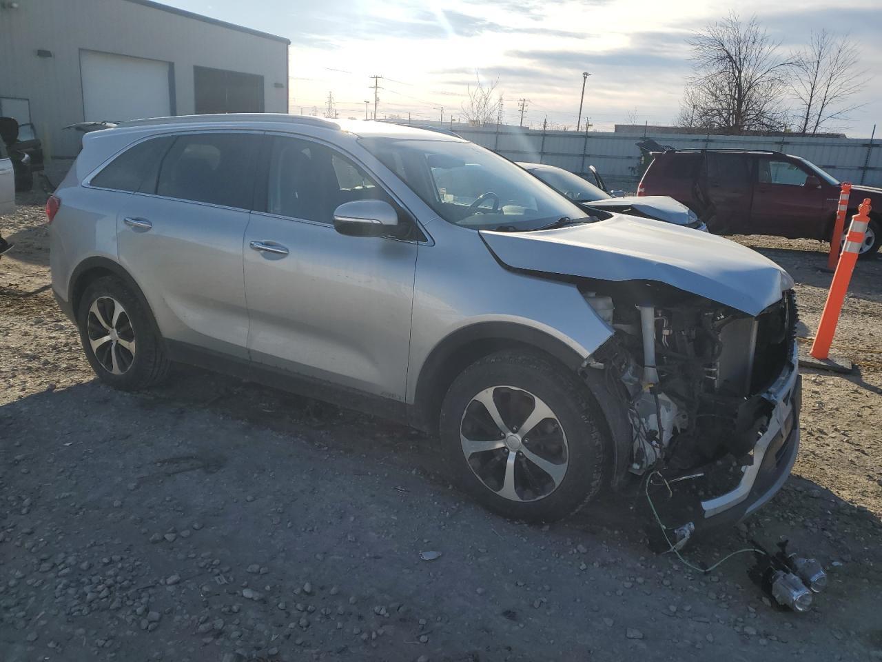 2016 KIA SORENTO EX - Image 4
